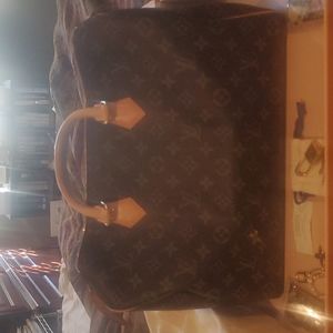 Lv 35 New Firm  Hp  tote also   crossberrry  Speedychain dust cover Keys  LvBook